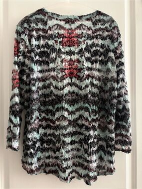 Carine Women’s Lightweight 3/4 Sleeve Patterned Top in Mint, Black & Red